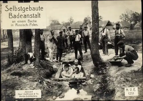 Riesen Ak Russisch Polen, Deutsche Soldaten, I. WK, Selbstgebaute Badeanstalt
