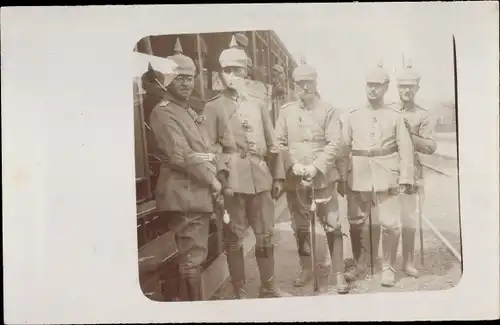 Foto Ak Deutsche Soldaten in Uniformen, Pickelhauben