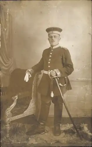 Foto Ak Deutscher Soldat in Uniform