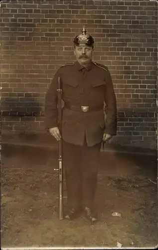 Foto Ak Deutscher Soldat in Uniform