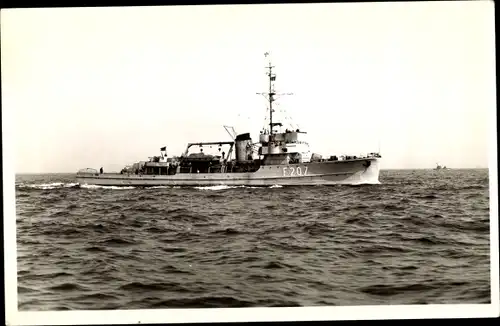 Ak Deutsches Kriegsschiff, Geleitboot F 207 Biene, Schulboot, Bundesmarine