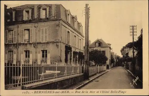 Ak Bernieres sur Mer Calvados, Rue de la Mer et l'Hotel Belle Plage