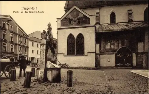 Ak Deggendorf im Bayerischen Wald Niederbayern, Partie an der Gnaden Kirche