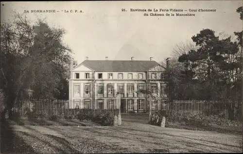 Ak La Ferté Vidame Eure et Loir, Cour d'honneur du Chateau de la Manceliere