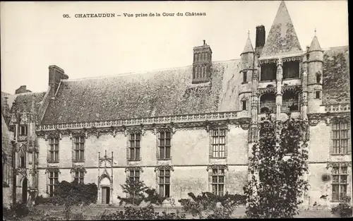 Ak Châteaudun Eure et Loir, Vue prise de la Cour du Chateau
