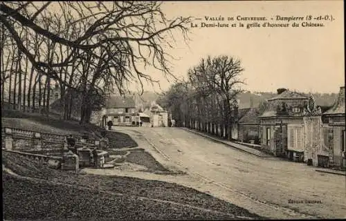 Ak Dampierre Yvelines, Vallee de Chevreuse, La Demi Lune et la grille d'honneur du Chateau