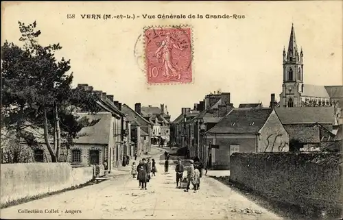 Ak Vern Maine et Loire, Vue Generale de la Grande Rue