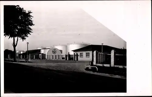 Foto Ak Heide in Holstein, DEA Deutsche Erdoel AG, Tanks