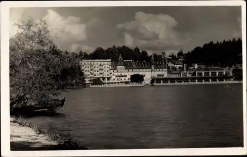 Foto Ak Slowenien, Wasserpartie, Boot, Hotel