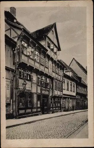 Ak Göttingen in Niedersachsen, Haus Schwarzer Bär, gothischer Holzbau, 1590 umgebaut