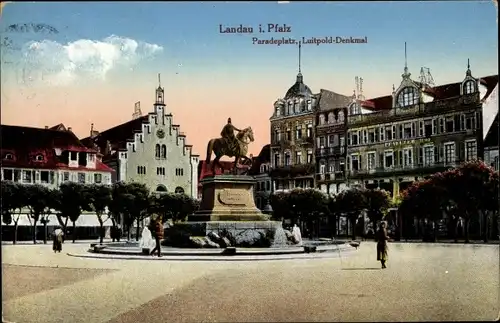 Ak Landau in der Pfalz, Paradeplatz, Luitpold Denkmal