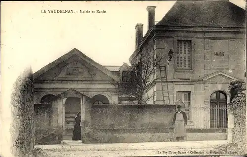 Ak Vaudelnay Maine et Loire, Mairie et Ecole