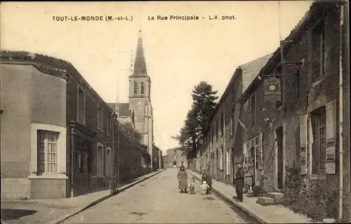 Ak Toutlemonde Maine et Loire, La Rue Principale