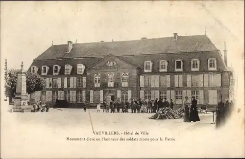 Ak Vauvillers Haute Saône, Hotel de Ville, Kriegerdenkmal