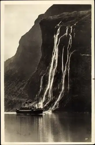 Ak Norwegen, De syo sostre, Dampfer in einem Fjord, Wasserfall