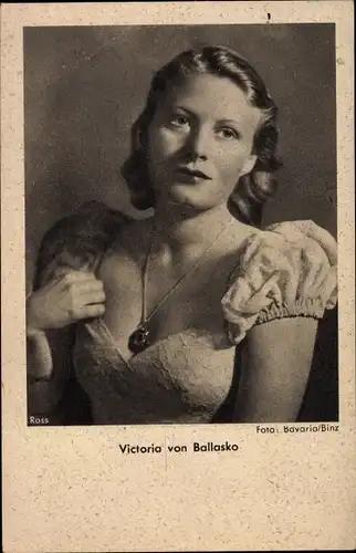 Ak Schauspielerin Victoria von Ballasko, Portrait