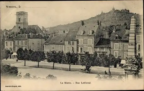 Ak Vesoul Haute Saone Frankreich, La Motte, Rue Leblond, Denkmal