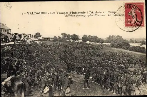 Ak Valdahon Doubs Frankreich, Les Troupes d'Infanterie a Arrivee au Camp