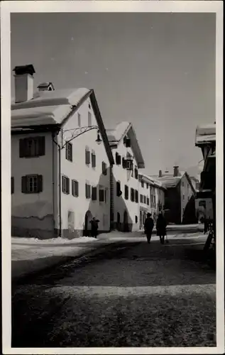 Foto Ak Pontresina Kanton Graubünden Schweiz, Straßenpartie im Ort