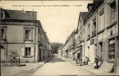 Ak Jarzé Maine et Loire, La Grande Rue vers l'Allee du Chateau