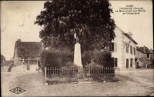 Ak Thoraise Doubs, Le Monument aux Morts et l'Hotellerie