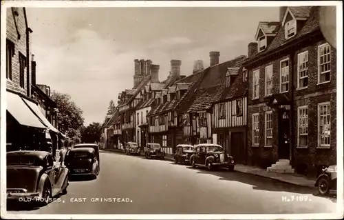 Ak East Grinstead West Sussex England, Old Houses, street, cars