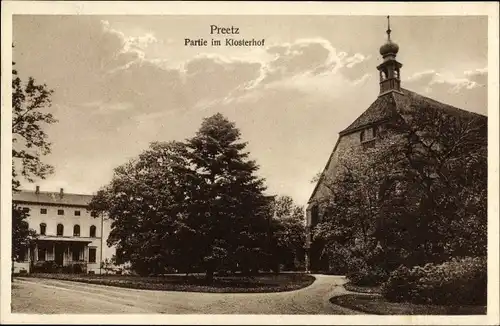 Ak Preetz in Holstein, Partie im Klosterhof