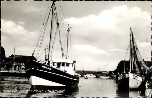 Ak Neustadt in Holstein, Schiffe im Hafen