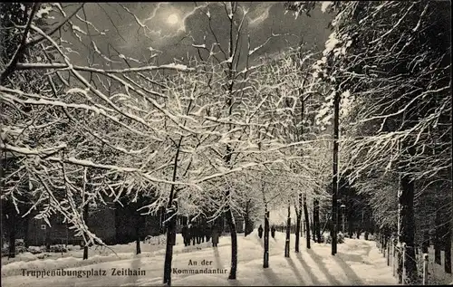 Mondschein Ak Zeithain in Sachsen, Truppenübungsplatz, an der Kommandantur, Winter