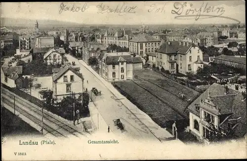 Ak Landau in der Pfalz, Totalansicht der Ortschaft, Bahnschienen