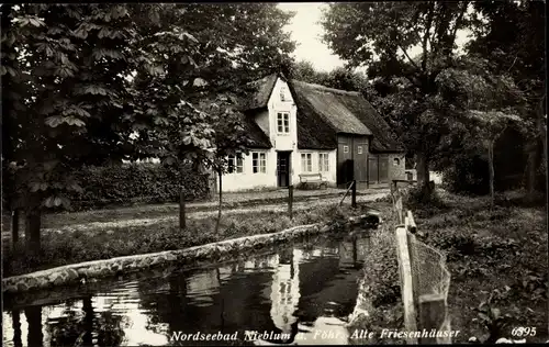 Ak Nieblum auf der Insel Föhr Nordfriesland, Alte Friesenhäuser