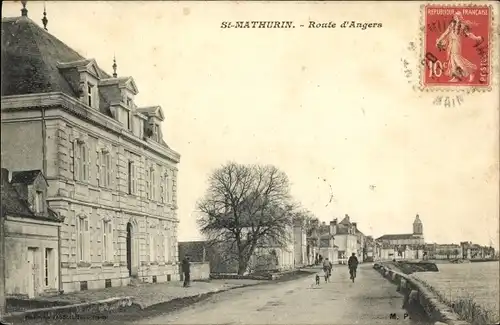 Ak Saint Mathurin Maine et Loire, Route d'Angers