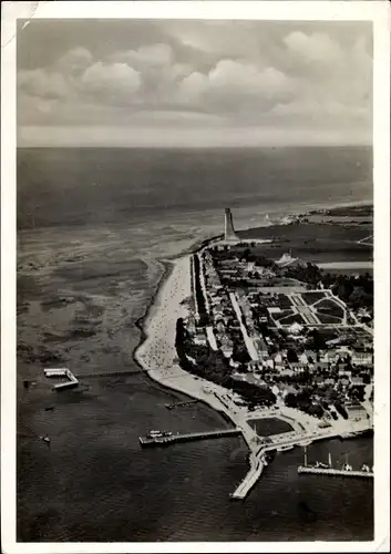 Ak Ostseebad Laboe, Marine Ehrenmal, Ort, Fliegeraufnahme