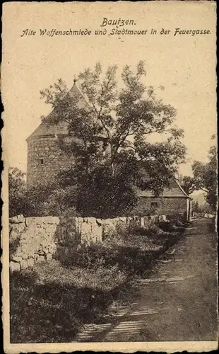 Ak Bautzen in der Oberlausitz, Alte Waffenschmiede und Stadtmauer in der Feuergasse