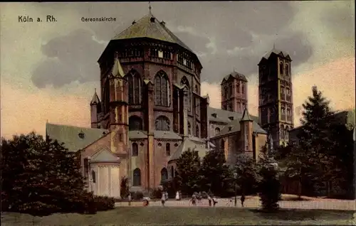 Ak Köln Innenstadt, Gereonskirche von außen gesehen, Passanten