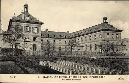 Ak Rochefoucarld Charente, Maison de Retraite de la Rochefoucarld, Batiment Principal