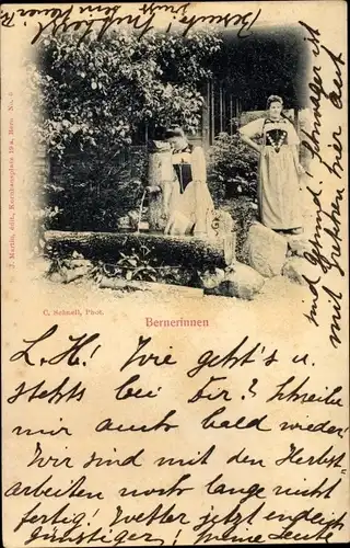 Ak Bern Kt Bern Schweiz, Bernerinnnen in typischer Tracht