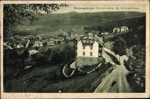 Ak Brückenberg bei Krummhübel Riesengebirge Schlesien, Schneekoppe, Blick auf den Ort