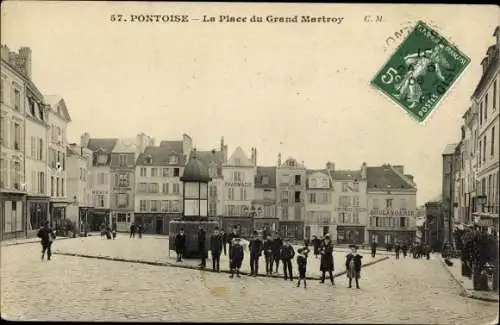 Ak Pontoise Val d'Oise, La Place du Grand Martroy
