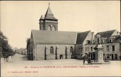 Ak Les Rosiers Maine et Loire, L'Eglise et la Fontaine