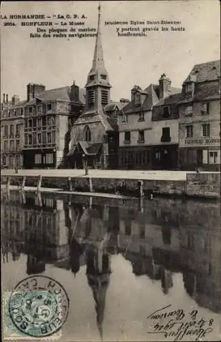 Ak Honfleur Calvados, La Musee, Eglise Saint Etienne
