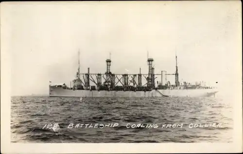 Ak Battleship Coaling from Collier, Kriegsschiff