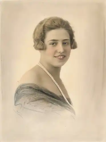 Foto Frauenportrait, Art Deco, Kleid, Perlenkette