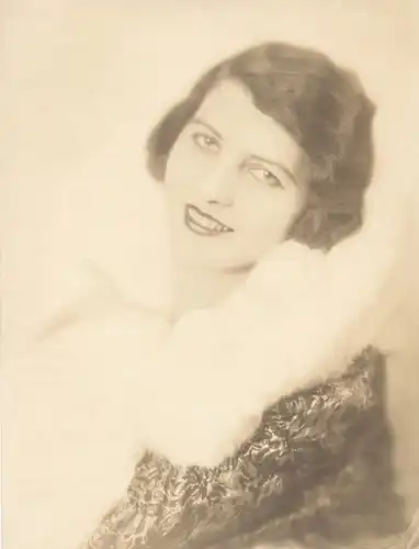 Foto Frauenportrait, Art Deco, Kleid, Pelz