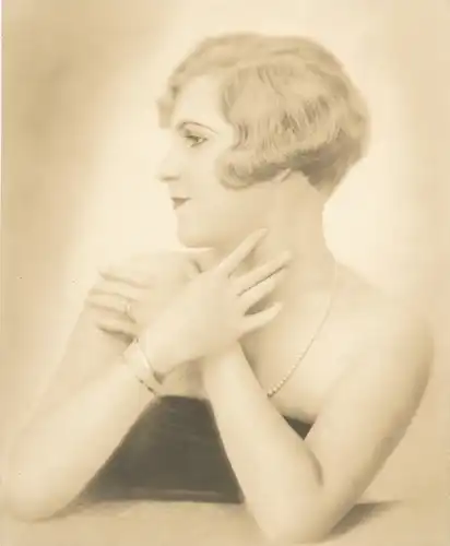 Foto Frauenportrait, Art Deco, Perlenkette, Armreif