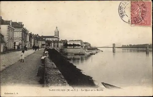 Ak St Mathurin Maine et Loire, Le Quai et la Mairie