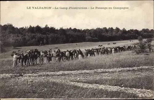 Ak Le Valdahon Doubs, Le Camp d'instruction, Le Pansage an Campagne