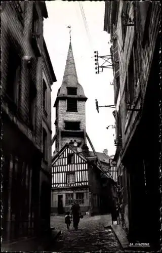 Ak Honfleur Calvados, la rue des Lingots et Clocher Sainte Catherine