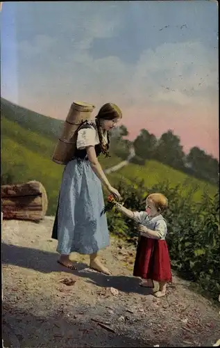 Ak Junge Frau und Mädchen in schweizer Trachten