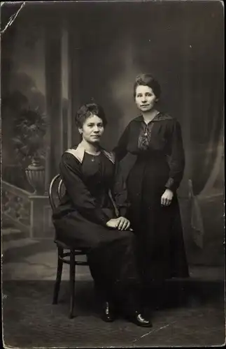 Foto Ak L'Isle sur le Doubs, Portrait von zwei Frauen